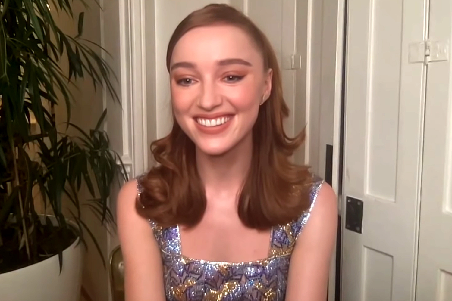 phoebe dynevor bridgerton 2