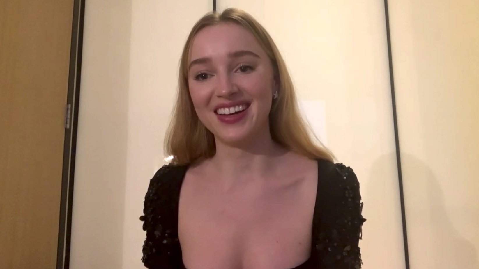 Phoebe Dynevor sceglie di esporsi sui social per fermare il cambiamento climatico