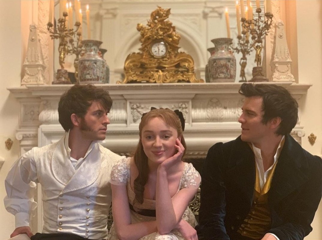 Phoebe Dynevor parla del suo rapporto con il cast di Bridgerton
