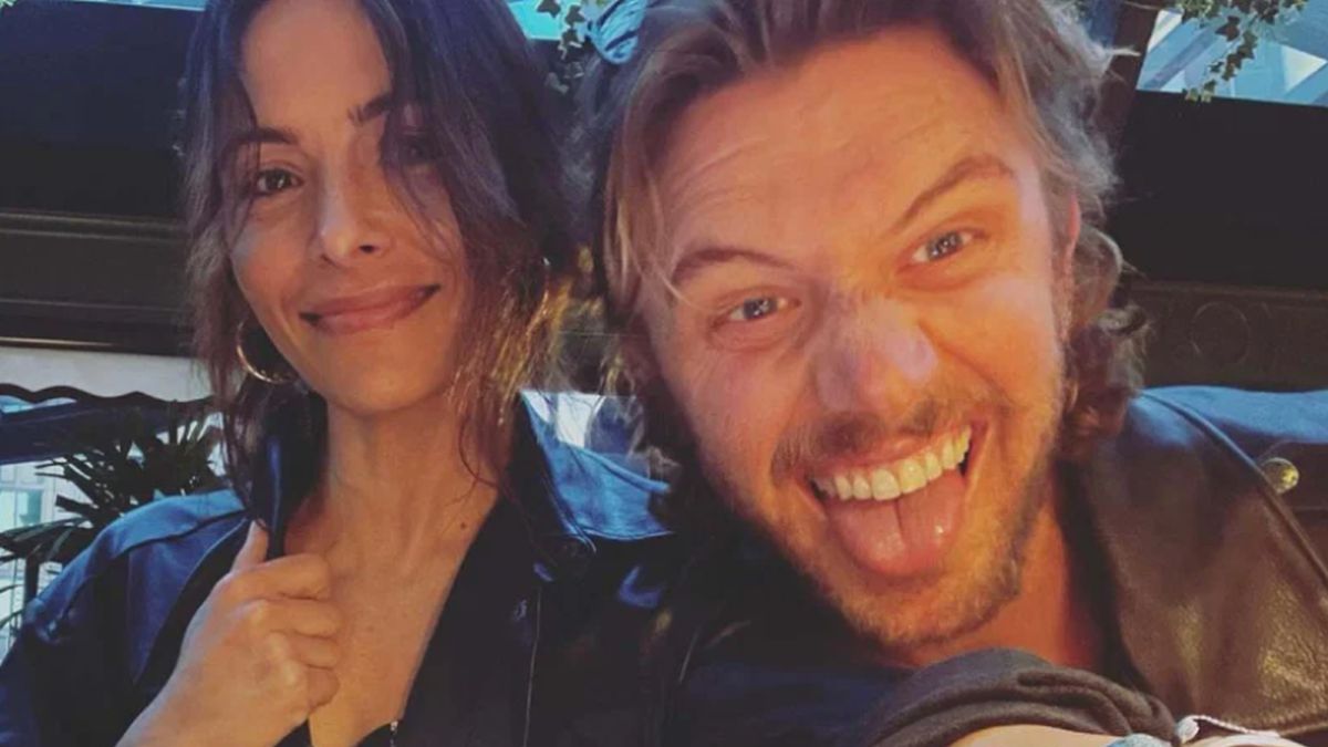 Sex/Life, Sarah Shahi parla della sua relazione con Adam Demos: «Sono orgogliosa di essere la sua compagna»