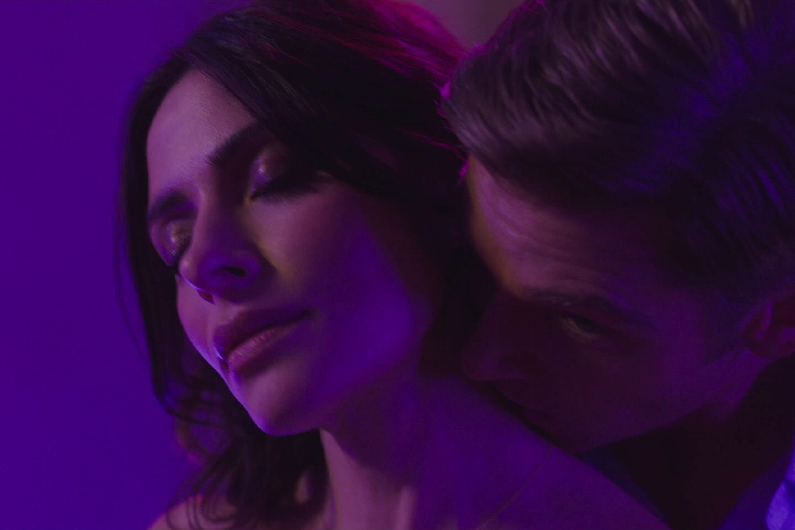 Sarah Shahi: «In Sex/Life il sesso viene raccontato finalmente attraverso il punto di vista delle donne»