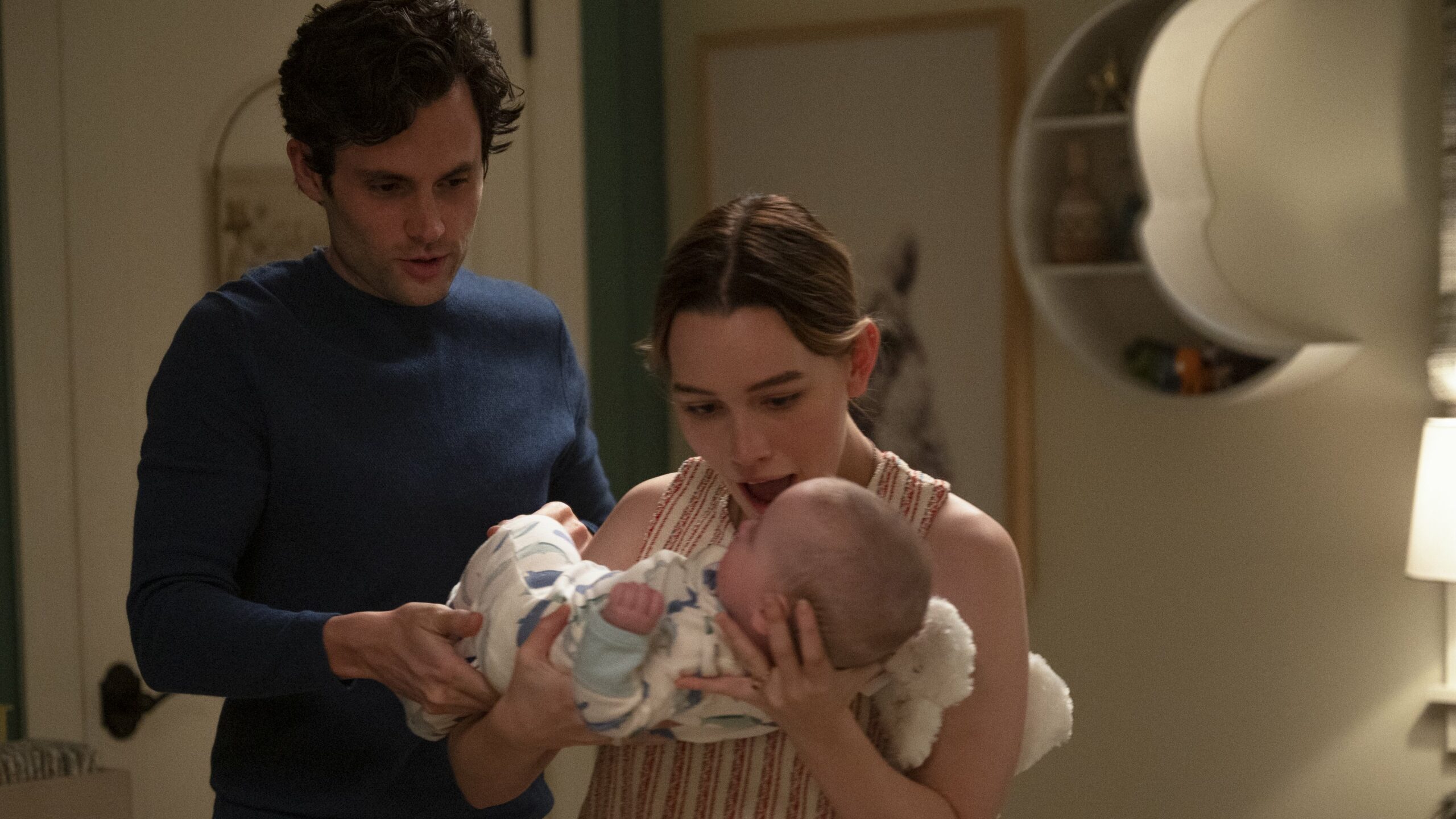 You 3: le prime immagini della terza stagione della serie Netflix
