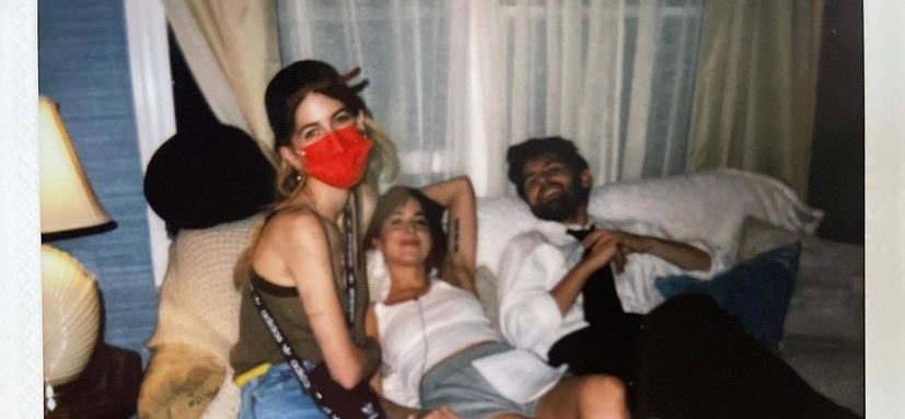 Le prime immagini di Cha Cha Real Smooth: Dakota Johnson conclude le riprese del film di Cooper Raiff