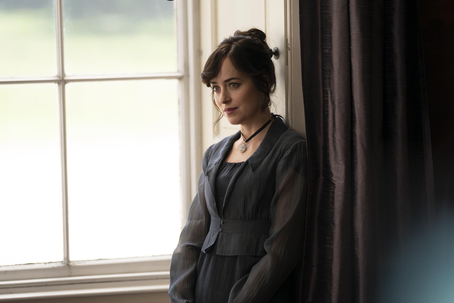 Persuasion con Dakota Johnson arriverà su Netflix ad Aprile