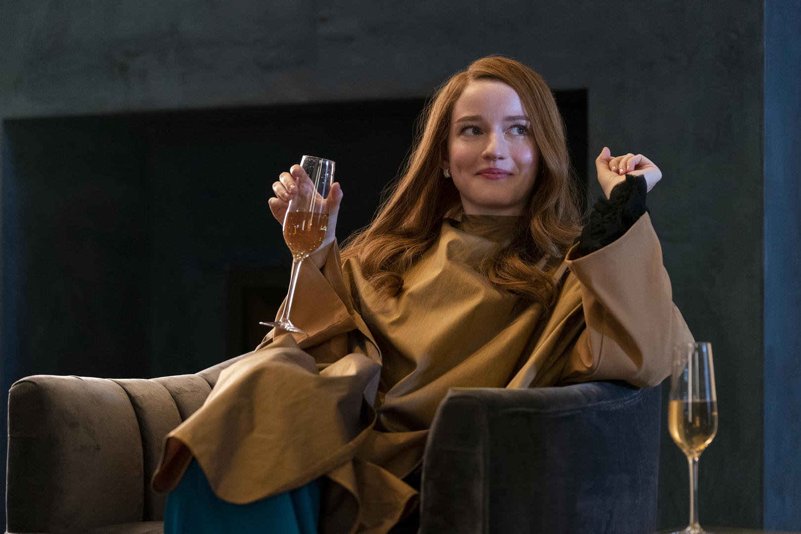 Le prime immagini di Inventing Anna: la nuova serie targata Shondaland in uscita nel 2022 su Netflix