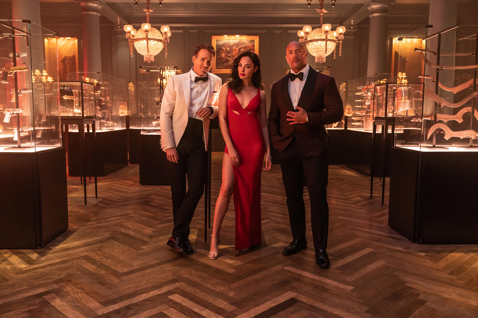 Red Notice: il film Netflix con Dwayne Johnson, Gal Gadot e Ryan Reynolds