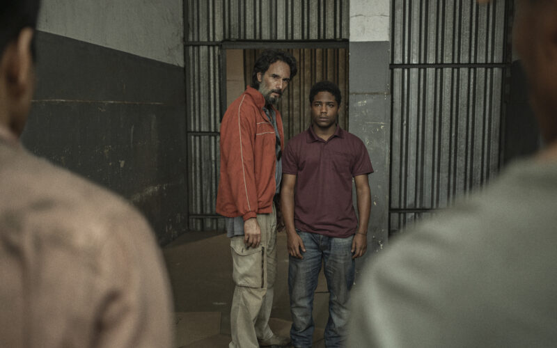 7 Prisioneiros: su Netflix il thriller carico di tensione che presenta un'analisi profonda del potere, della solidarietà e del tradimento