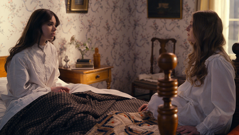 Hailee Steinfeld parla dell'evoluzione del rapporto tra Emily e Lavinia in Dickinson 3
