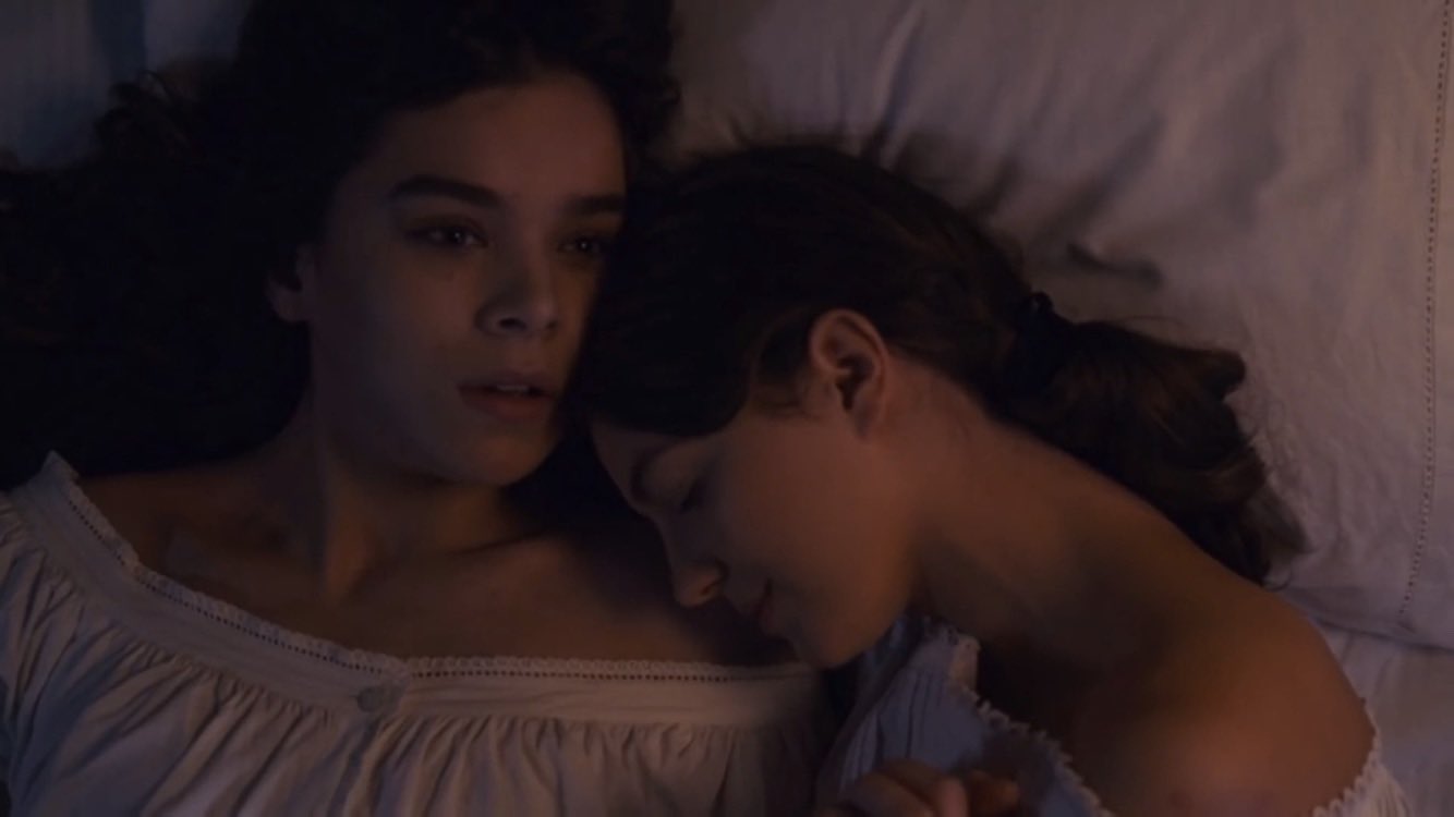 Dickinson 3: Hailee Steinfeld parla della storia tra Sue ed Emily nel finale della serie