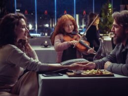 Il violino di mio padre: l'emozionante film Netflix che racconta la storia una piccola orfana