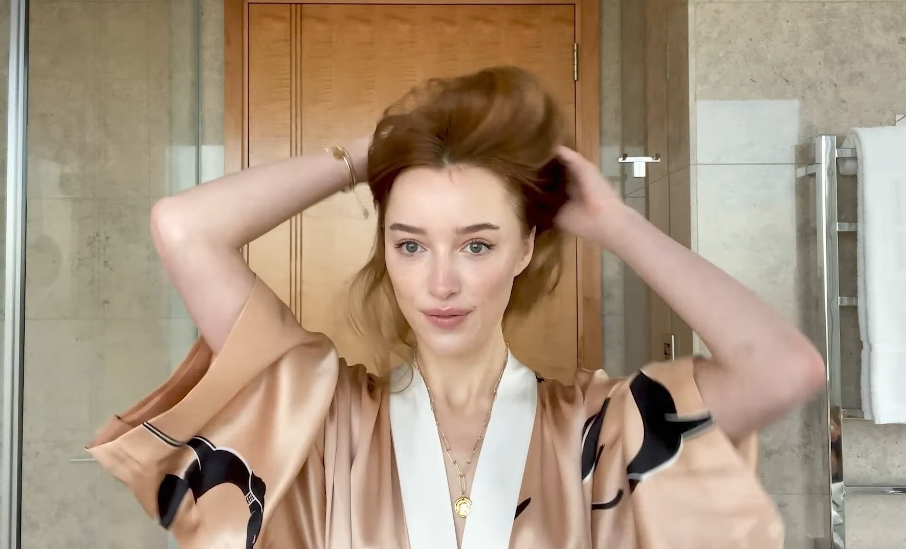 Phoebe Dynevor torna a parlare di Bridgerton: «Il successo della serie è stato travolgente»