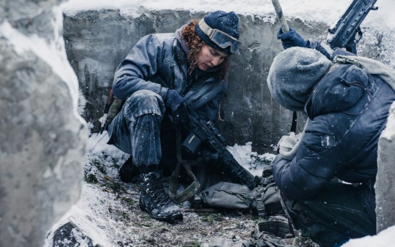 Granchio nero: il nuovo thriller d'azione di Netflix è ambientato in un mondo postapocalittico dilaniato dalla guerra