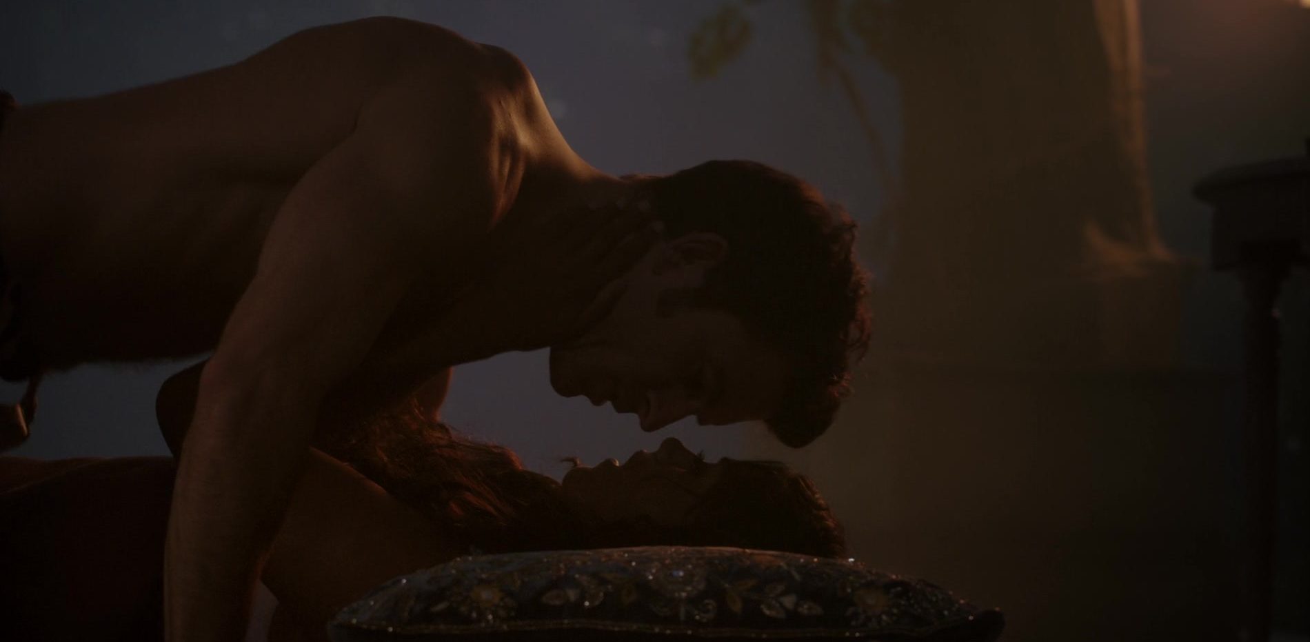Bridgerton 2: Simone Ashley e Jonathan Bailey spiegano perché c'è meno sesso nella seconda stagione