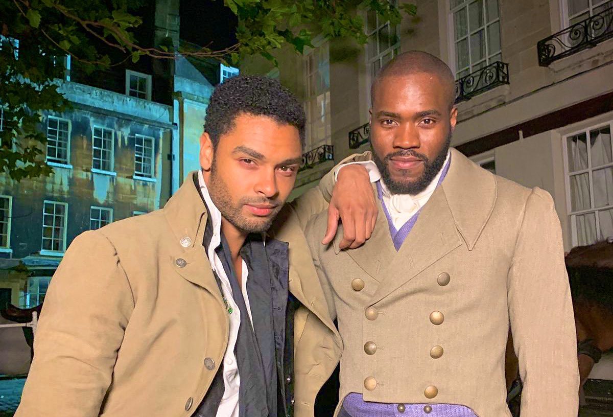 Bridgerton 2: Martins Imhangbe parla dell'assenza di Regé-Jean Page nei nuovi episodi della serie
