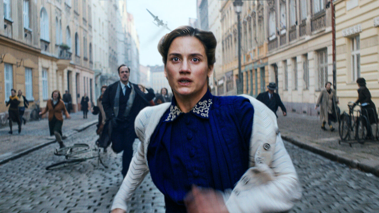 Un'ombra negli occhi: su Netflix il dramma storico basato sulla tragedia che colpì Copenaghen nel 1945