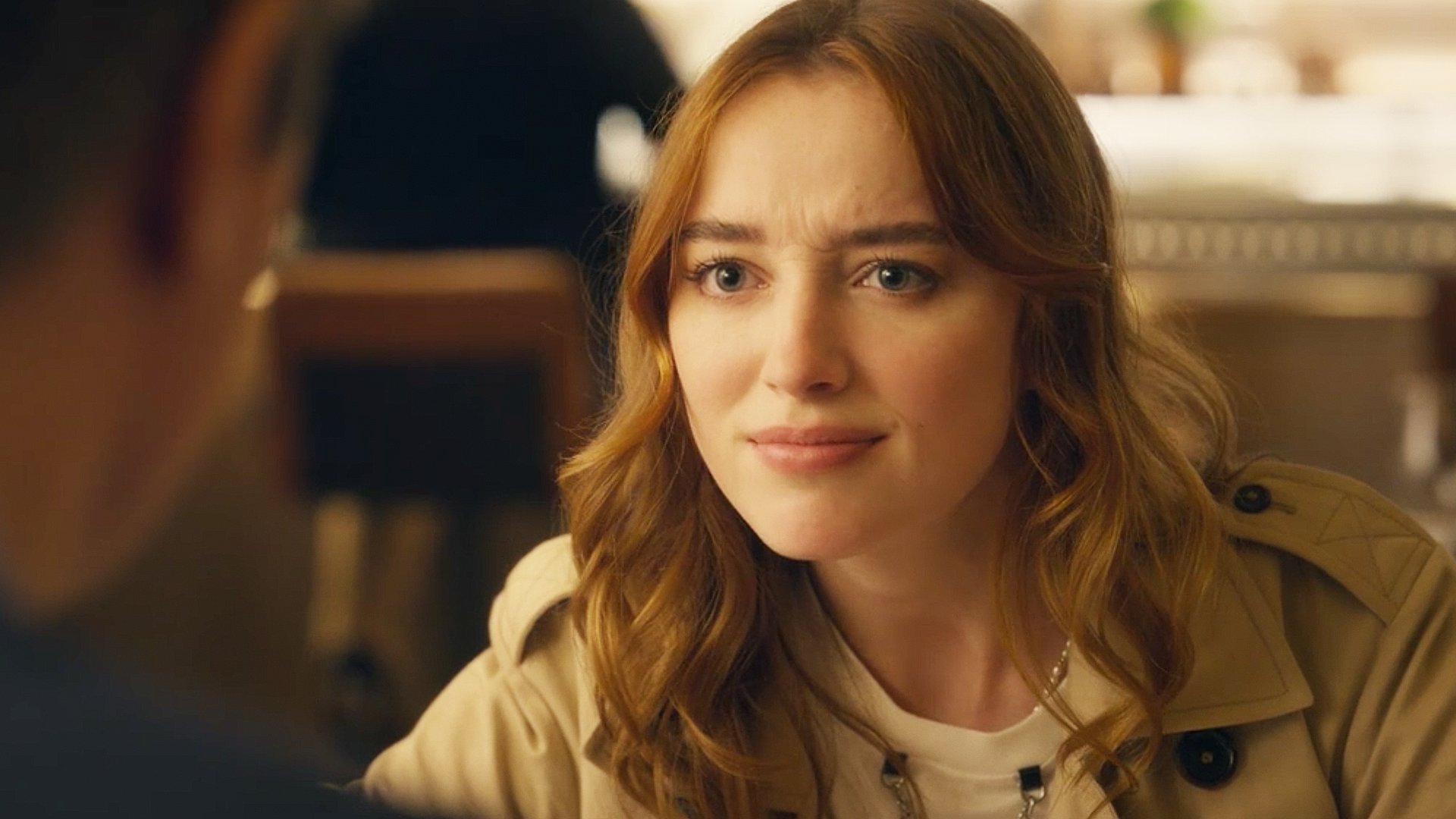 Call My Agent: Phoebe Dynevor parla della sua esperienza nella serie Ten Percent
