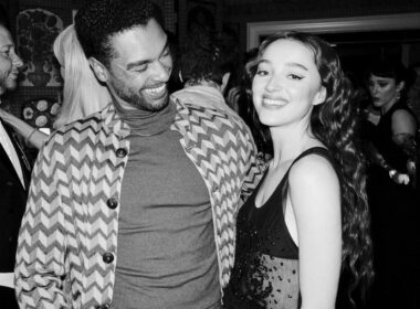 Bridgerton: Phoebe Dynevor condivide un'immagine della reunion con Regé-Jean Page al Met Gala 2022