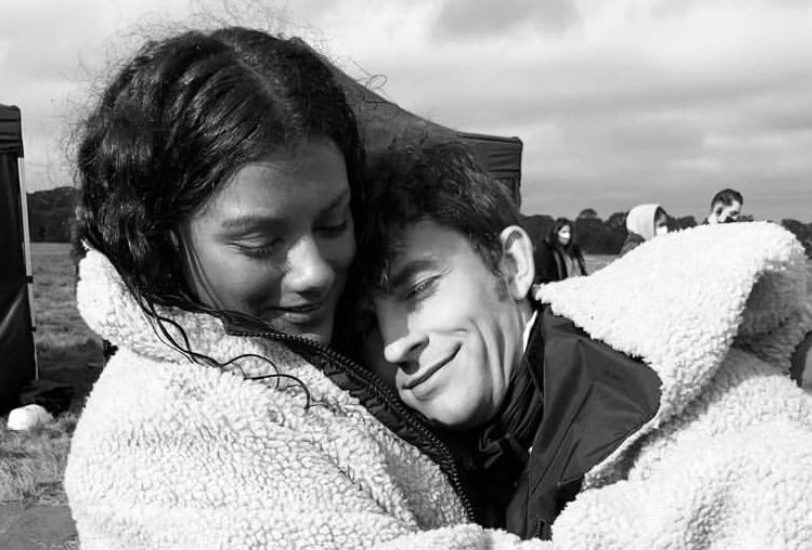 Bridgerton 2, Jonathan Bailey parla di Simone Ashley: «Il nostro rapporto è magico e giocoso»