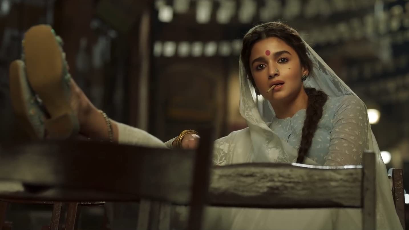 Gangubai Kathiawadi: il film su Netflix che racconta la storia di una donna venduta a un bordello