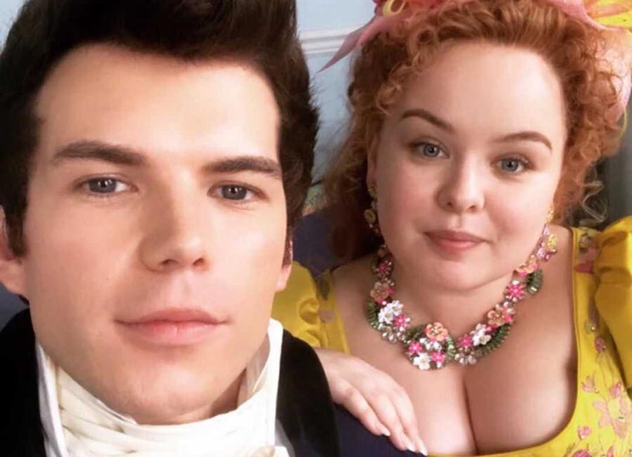 Bridgerton 3, Nicola Coughlan anticipa: «Ho visto una foto di Luke Newton che ha scattato durante le prove costume»