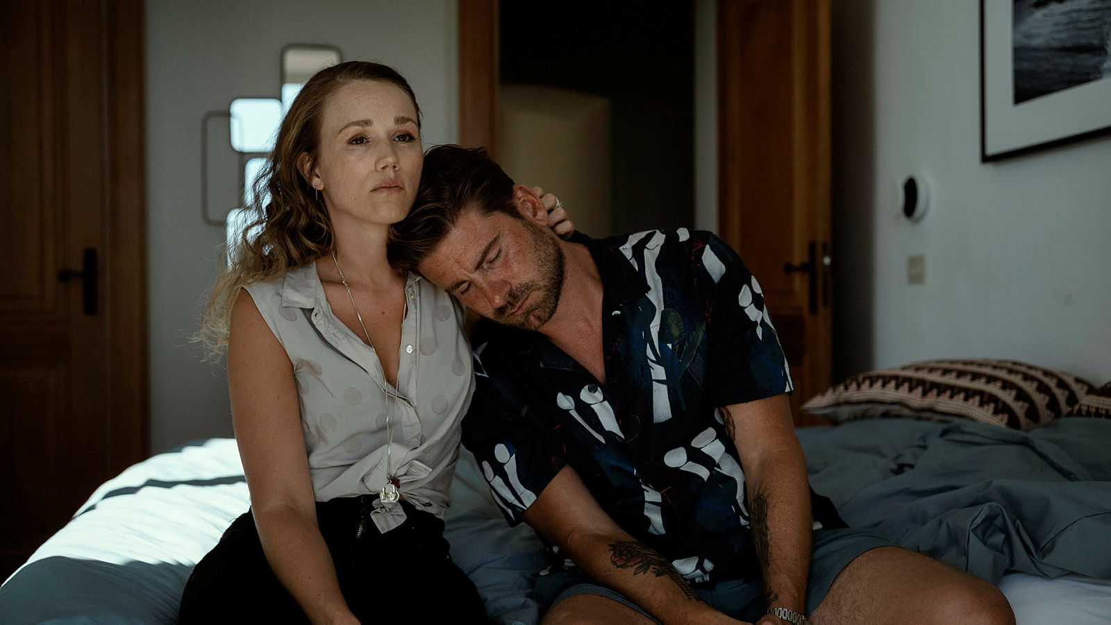 Due estati: la serie thriller di Netflix racconta di un gruppo di amici che vive un incubo durante le loro vacanze