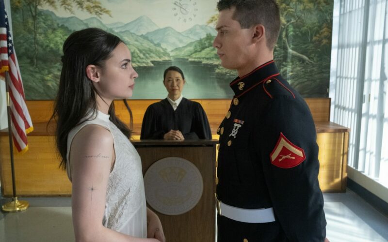 Purple Hearts: il nuovo film drammatico di Netflix racconta di un matrimonio di convenienza tra un'aspirante musicista e un marine e la tragedia che li unirà