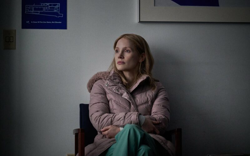 The Good Nurse: la prima immagine di Jessica Chastain nel thriller di Netflix basato su una storia vera che ha scosso il mondo
