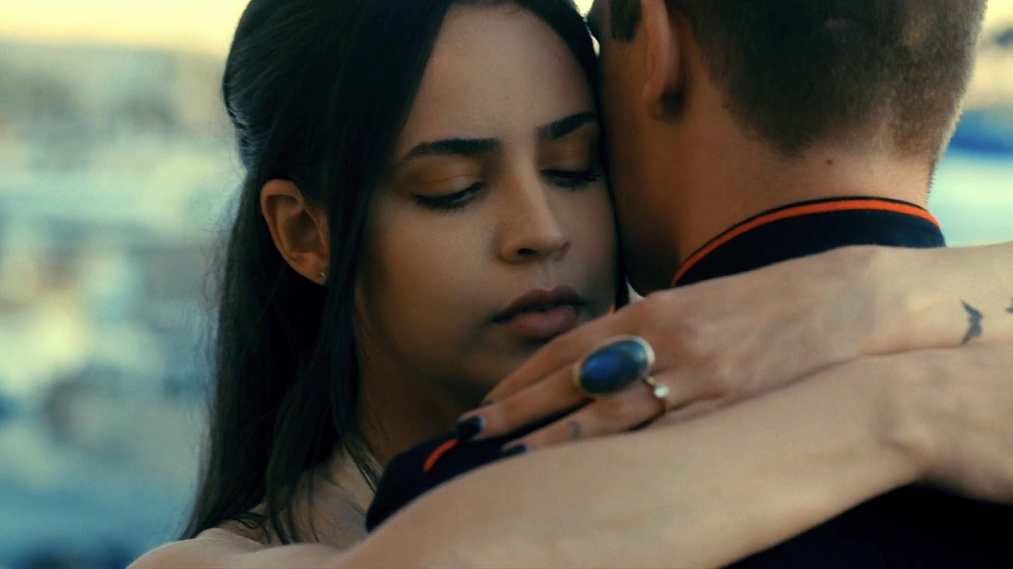 Purple Hearts, Sofia Carson racconta il primo incontro con Nicholas Galitzine: «Tra noi c'è subito stata una grande chimica»
