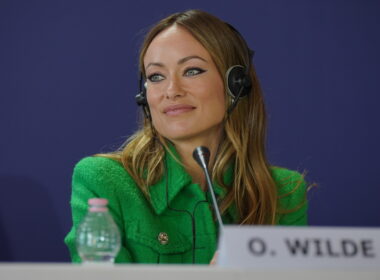Don't Worry Darling, Olivia Wilde torna a parlare di tutte le polemiche sul film: il licenziamento di Shia LaBeouf, il presunto litigio con Florence Pugh e la sua relazione con Harry Styles