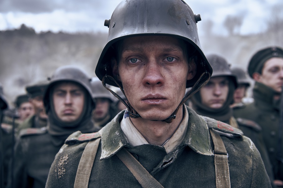 Niente di nuovo sul fronte occidentale: il film drammatico di Netflix è tratto dal bestseller di Erich Maria Remarque