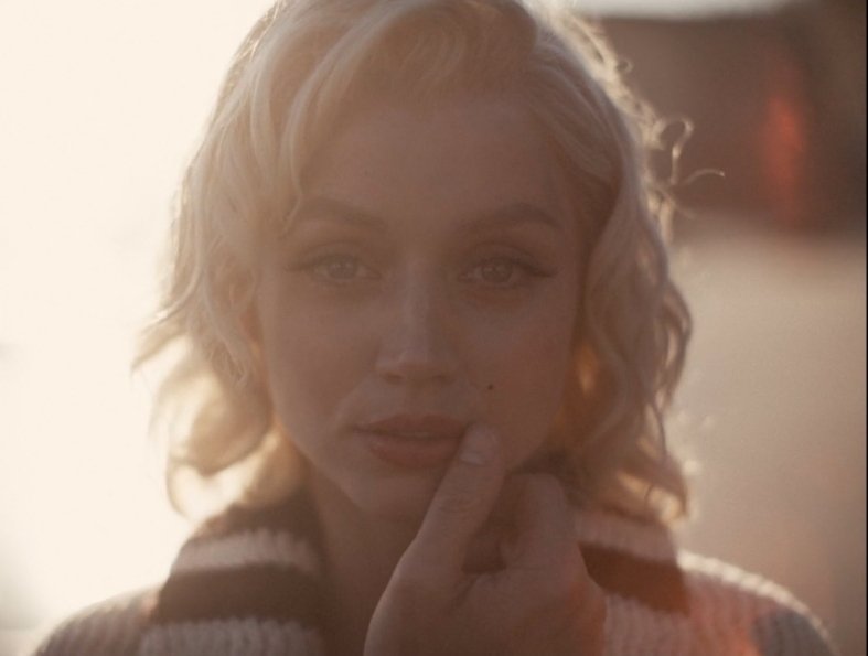 Blonde: Ana de Armas ha lasciato una lettera sulla tomba di Marilyn Monroe per chiederle il 