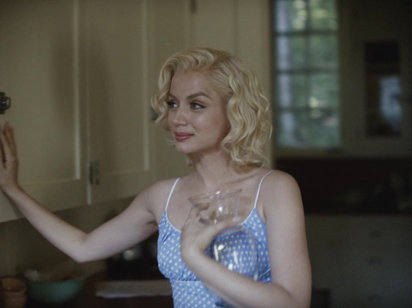 Blonde, Ana de Armas racconta come è stato girare nella vera casa in cui Marilyn Monroe ha vissuto