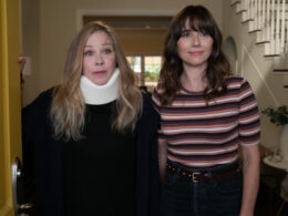 Dead to me 3 - Amiche per la morte: su Netflix l'ultima stagione della serie con Christina Applegate e Linda Cardellini