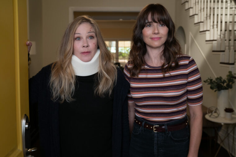 Dead to me 3 - Amiche per la morte: su Netflix l'ultima stagione della serie con Christina Applegate e Linda Cardellini