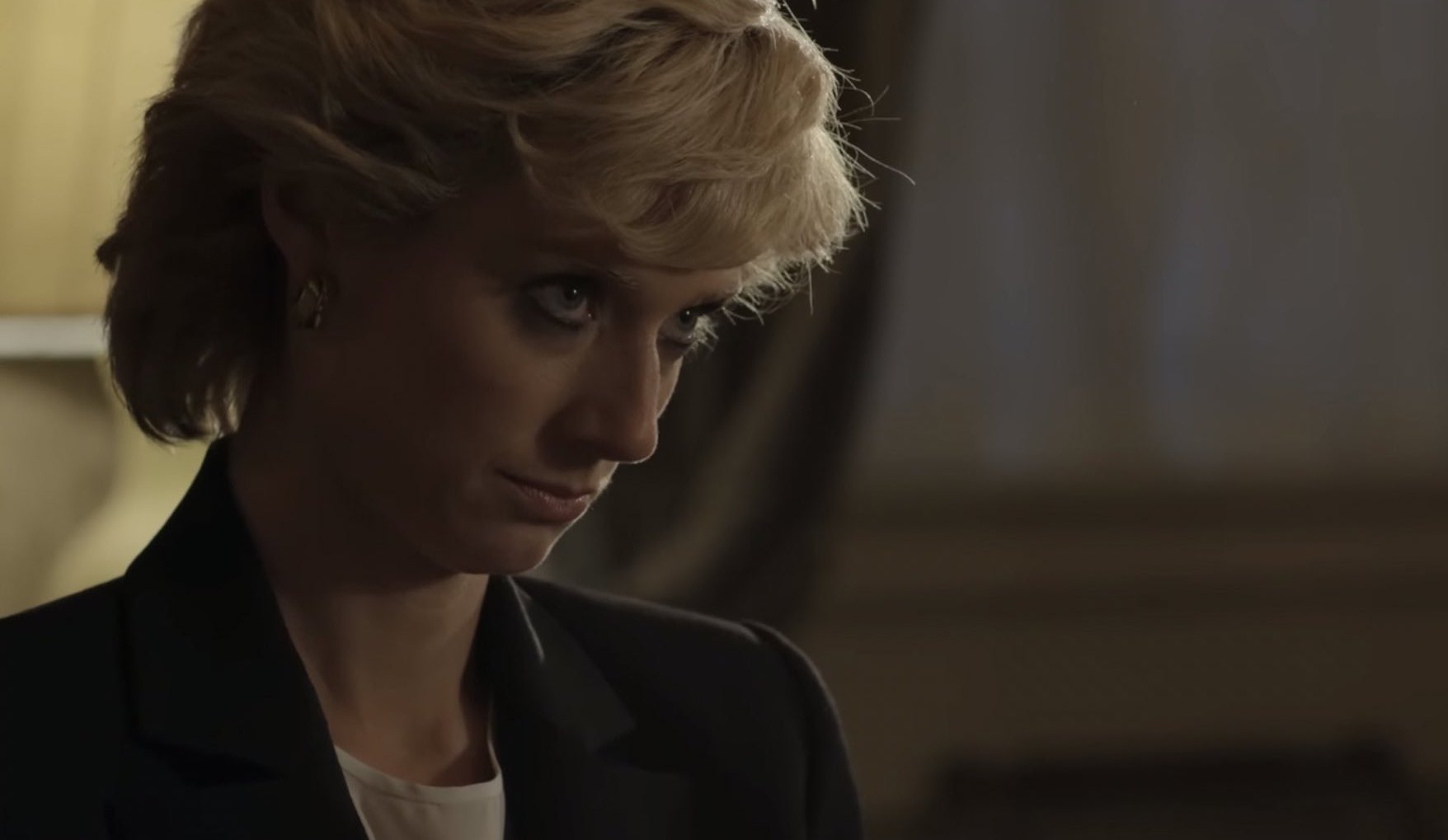 The Crown 5, Elizabeth Debicki difende la serie dalle critiche: «Non è un documentario ma un'opera di fantasia»