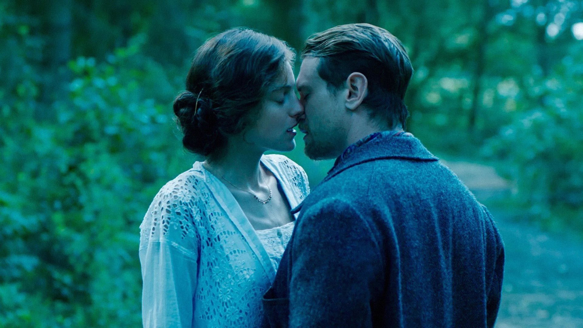 L'amante di Lady Chatterley, Emma Corrin descrive il film: «Un ritratto molto onesto del viaggio di una donna con il sesso»