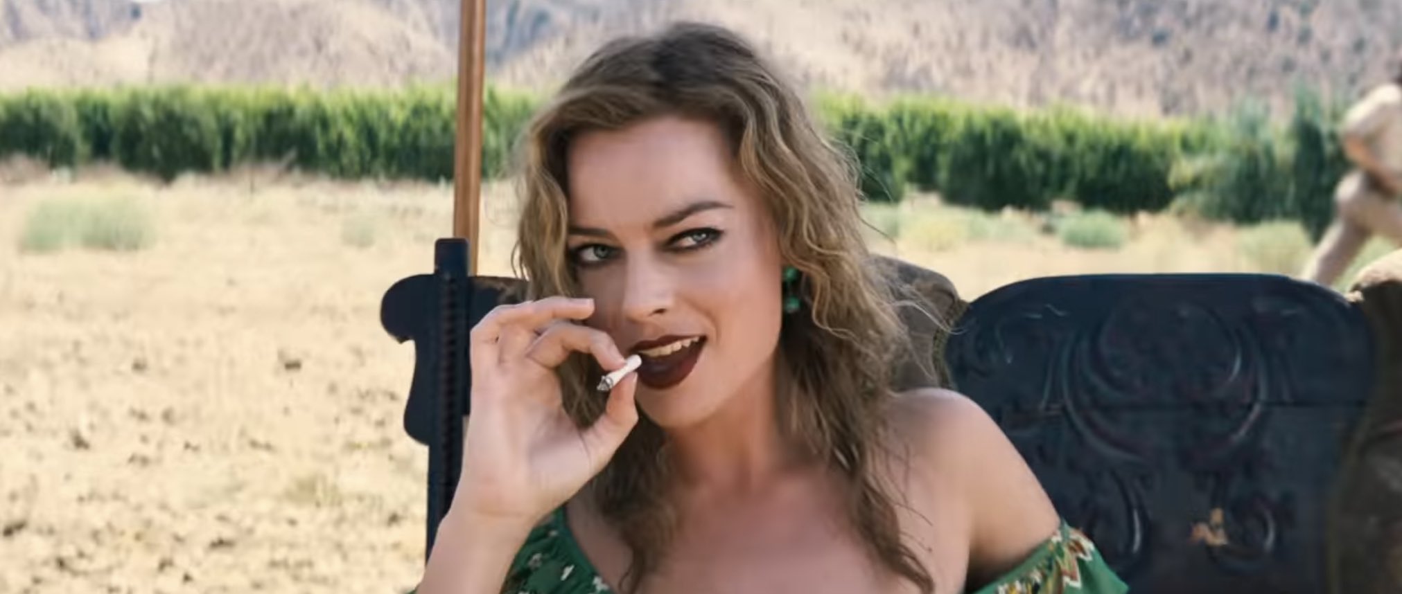 Babylon: Margot Robbie rivela di aver improvvisato la scena del bacio con Brad Pitt
