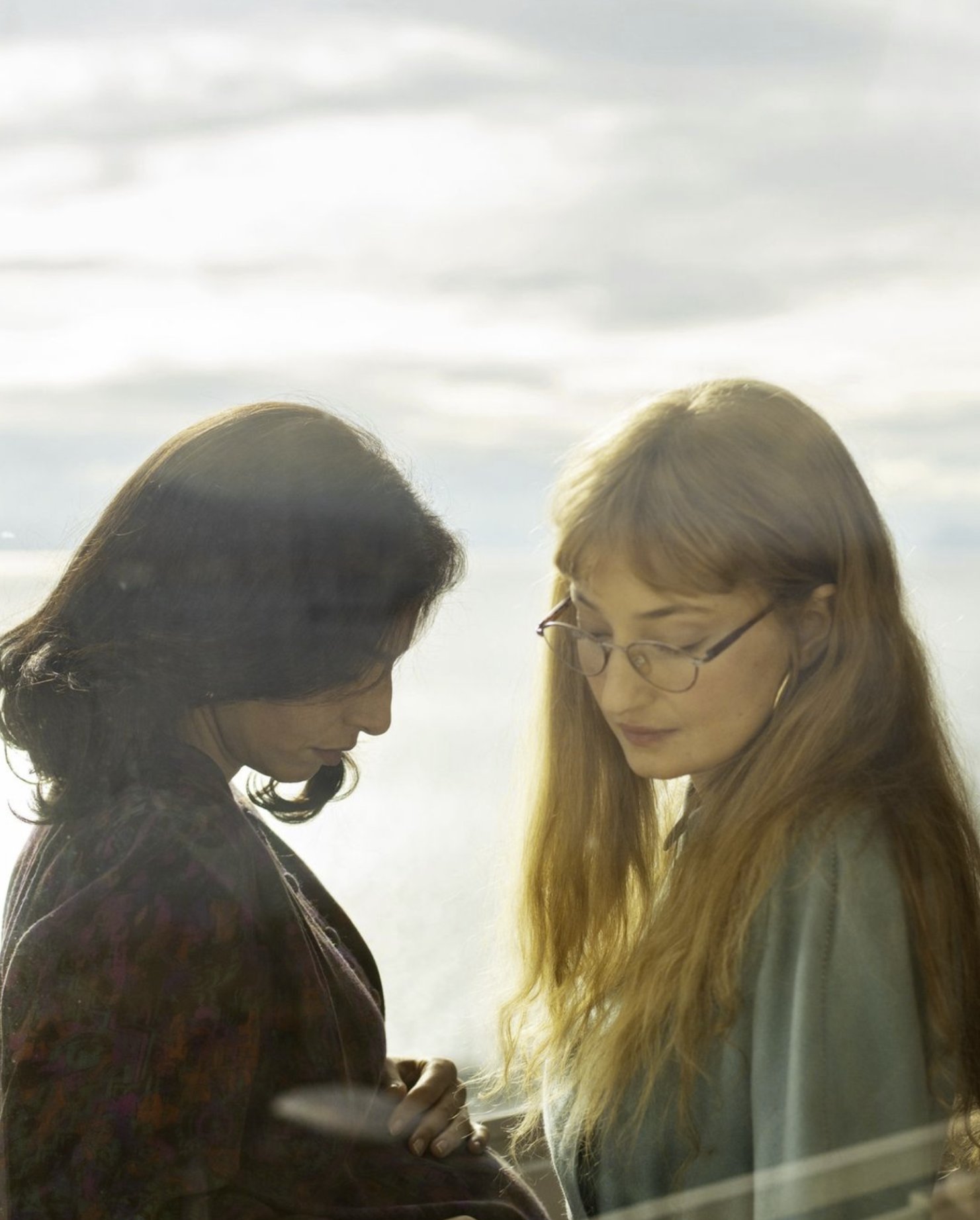 L'amica geniale 4: la prima immagine di Irene Maiorino e Alba Rohrwacher nei panni di Lila e Elena in Storia della bambina perduta