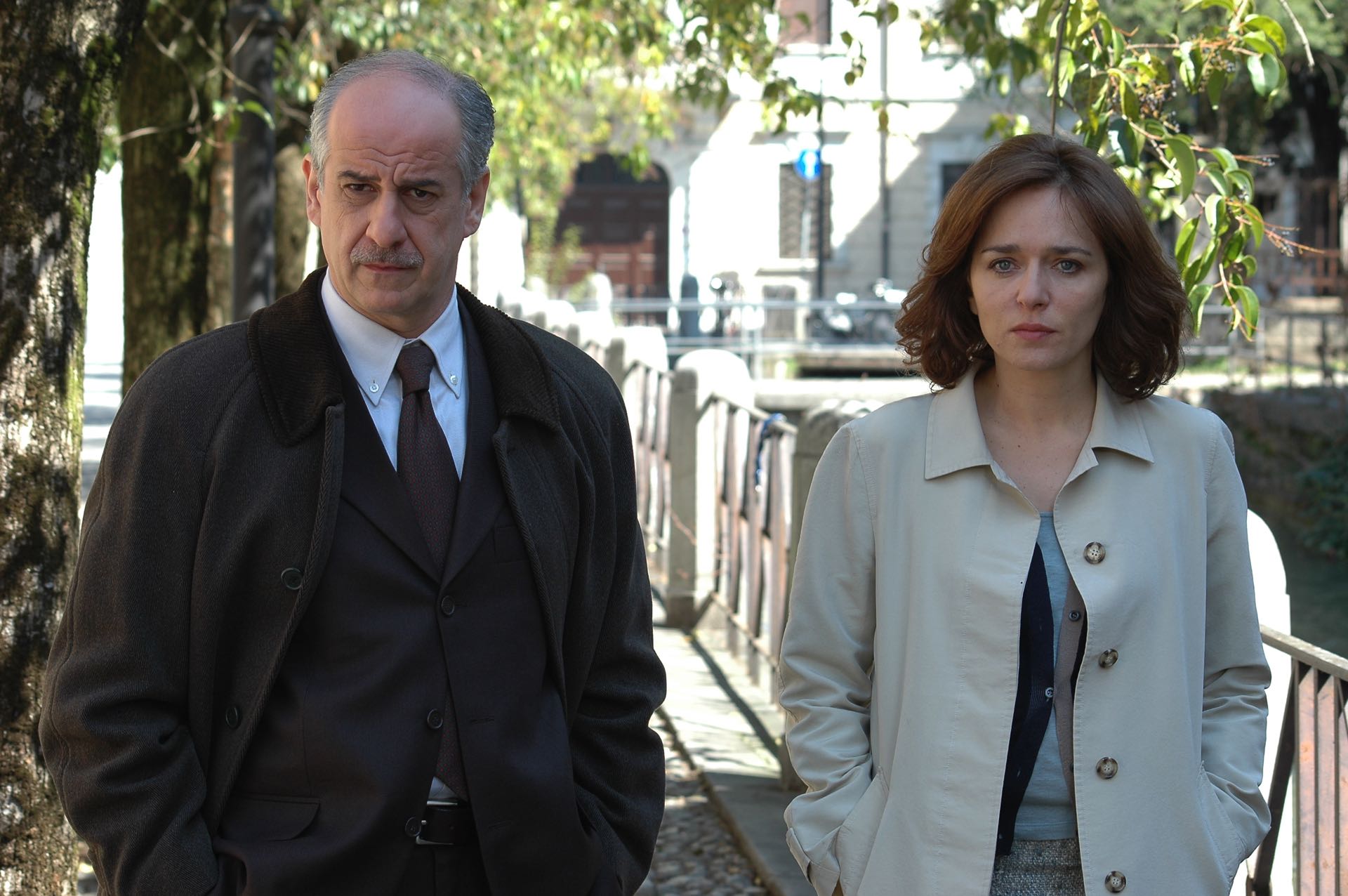 La Ragazza del Lago: il film con Toni Servillo è basato sul romanzo Lo sguardo di uno sconosciuto di Karin Fossum