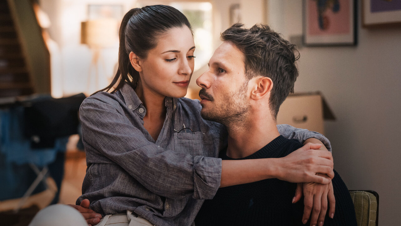 Amore al quadrato - Ricominciamo: su Netflix la commedia romantica racconta la storia d'amore tra un'insegnante e un giornalista