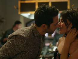 Sex/Life 2, Sarah Shahi parla delle scene di sesso della seconda stagione della serie Netflix
