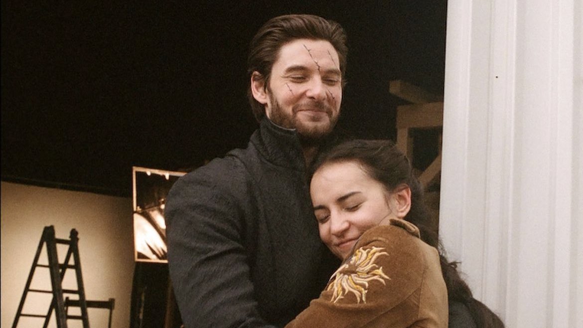 Shadow and Bone 2: Jessie Mei Li parla del suo rapporto con Ben Barnes sul set della seconda stagione della serie Netflix