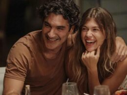 L'isola e il maestro: su Netflix la serie greca racconta di un amore tormentato