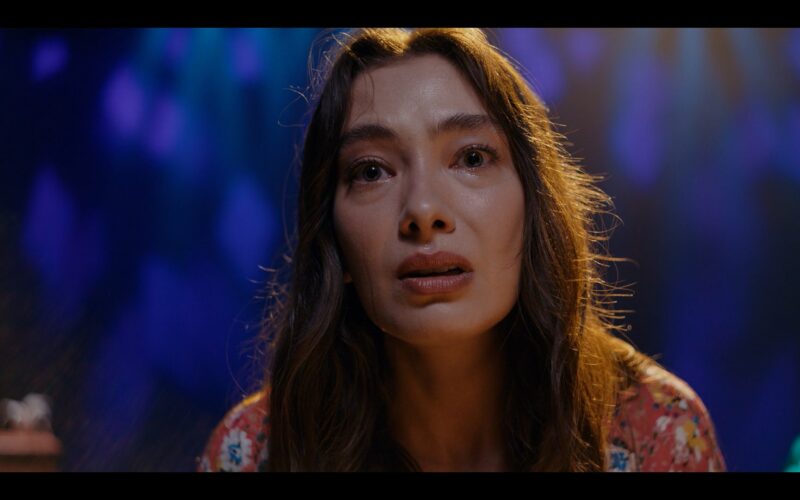 Aaahh Belinda: su Netflix il film turco racconta di una giovane attrice che si ritrova intrappolata in una realtà alternativa