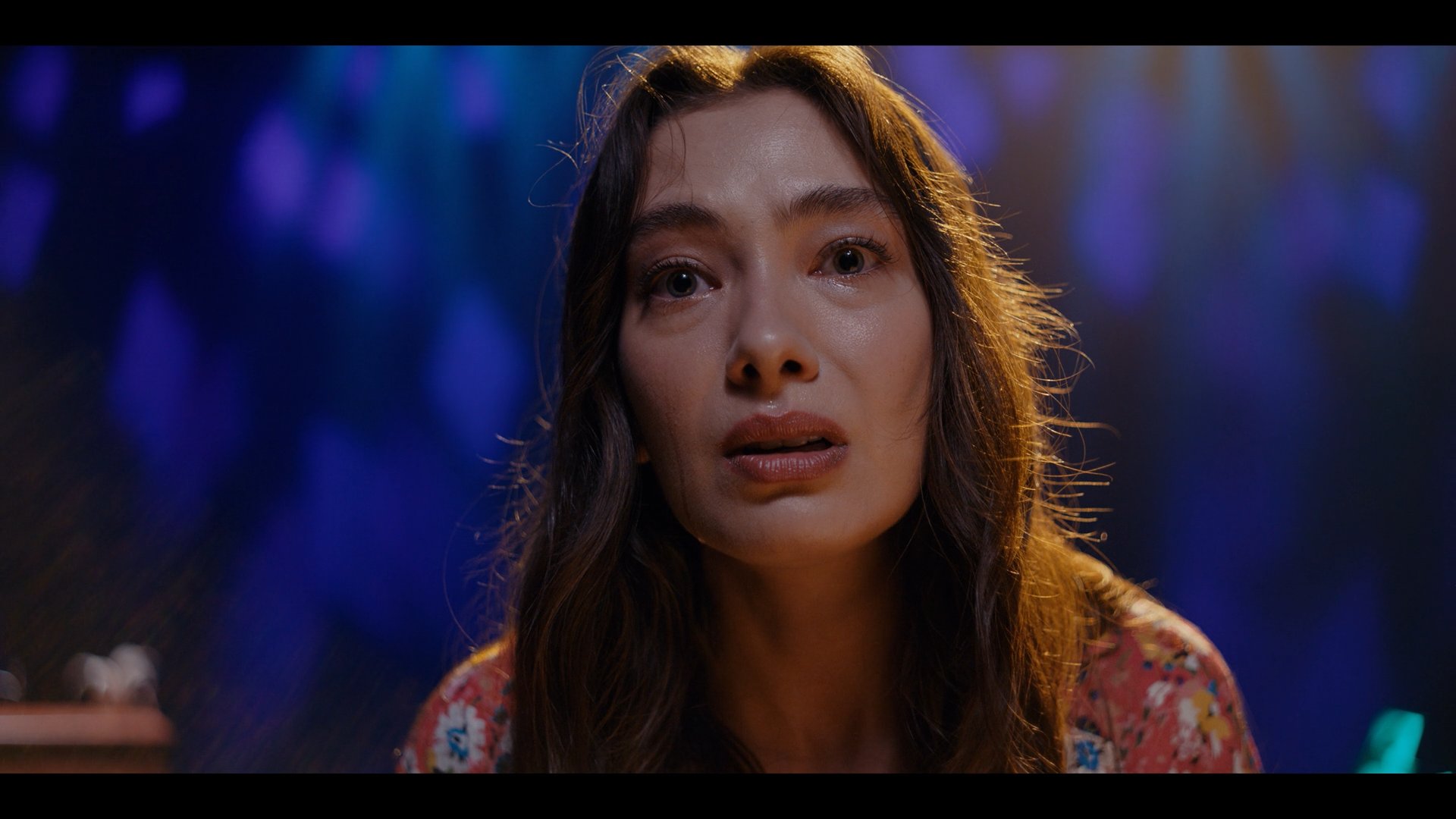 Aaahh Belinda: su Netflix il film turco racconta di una giovane attrice che si ritrova intrappolata in una realtà alternativa