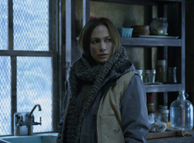 The Mother: su Netflix il thriller d'azione racconta di una spietata killer che torna dall'Alaska