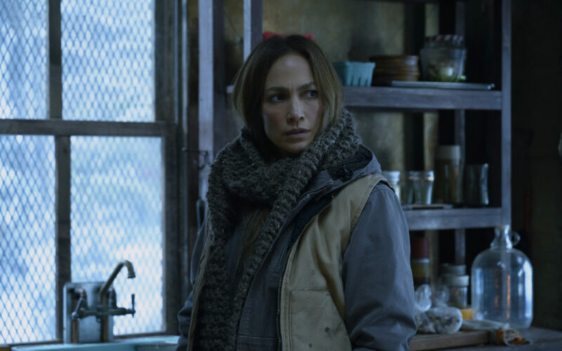 The Mother: su Netflix il thriller d'azione racconta di una spietata killer che torna dall'Alaska