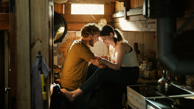 A Beautiful Life: su Netflix il film danese racconta la storia d'amore tra un pescatore ed una produttrice musicale
