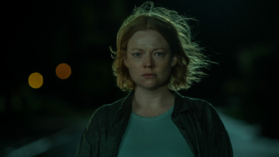 Il morso del coniglio: l'inquietante film di Netflix racconta di una madre costretta a dare un senso ai comportamenti sempre più strani della figlia