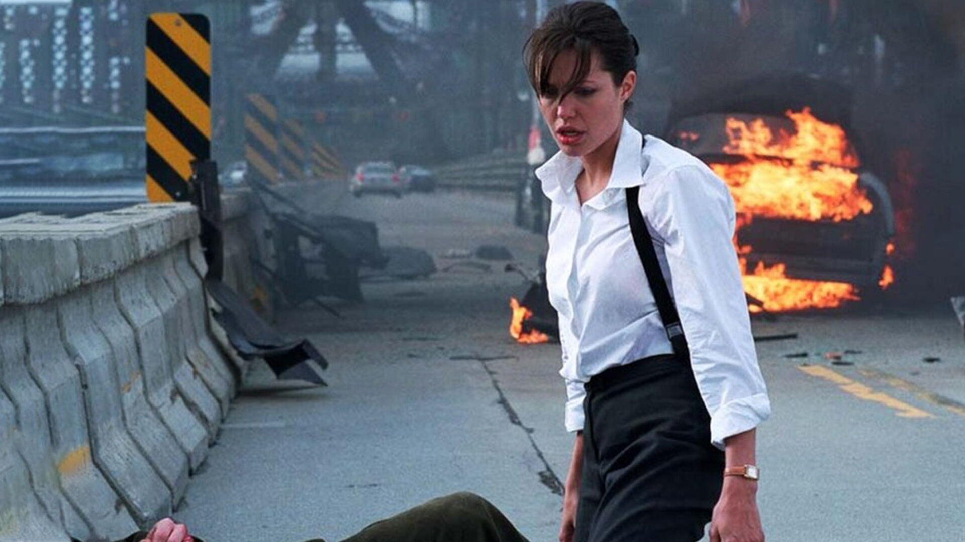 Identità violate: Angelina Jolie interpreta un'agente dell'FBI nel film con Ethan Hawke